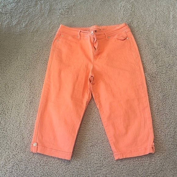 Gloria Vanderbilt Capri  Woman's 6 All Around Slimming Skimmers Coral Jeans - Picture 1 of 9